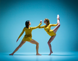 Image showing The two modern ballet dancers 