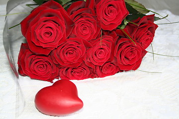 Image showing Red roses and red heart