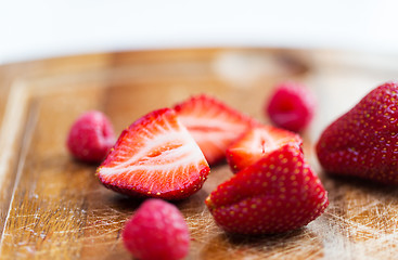 Image showing close up of ripe red strawberries on cutting board