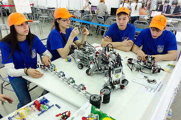 Image showing students of college show electronic components