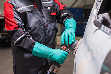 Image showing Polishing the car 