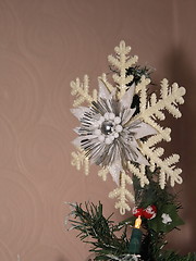 Image showing star ontop of the christmas tree