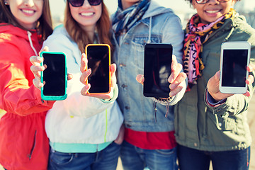 Image showing close up of friends showing smartphone screens