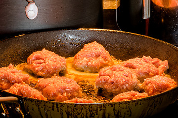 Image showing Raw meatballs on a frying pan