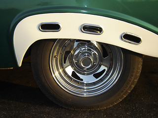 Image showing Wheel of old American-style Cuban car