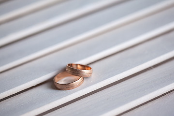 Image showing The wedding rings close up 