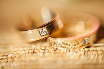 Image showing The wedding rings close up 