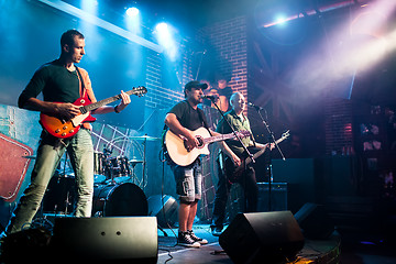 Image showing Band performs on stage