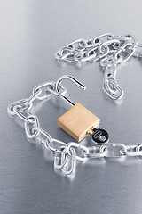 Image showing Closeup on silver chain 