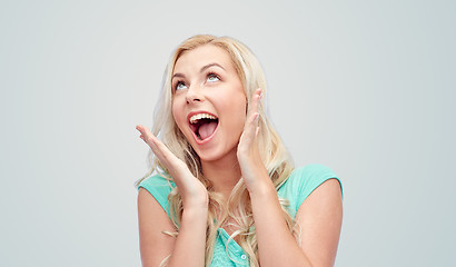 Image showing surprised smiling young woman or teenage girl