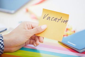 Image showing Vacation text on adhesive note