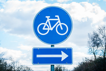 Image showing Bike sign with a right pointing arrow
