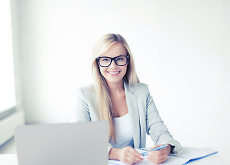 Image showing businesswoman with documents