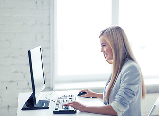 Image showing businesswoman with computer in office