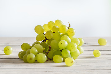 Image showing Vine grapes on a kitchen table