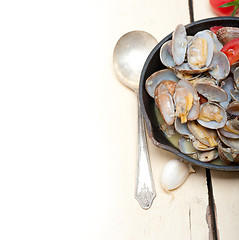 Image showing fresh clams on an iron skillet