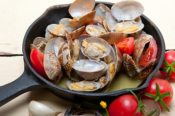 Image showing fresh clams on an iron skillet