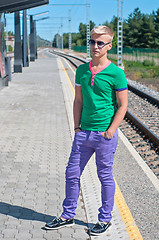 Image showing Stylish man in blue standing on train station