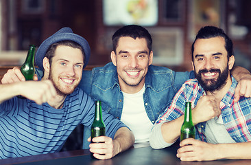 Image showing happy male friends drinking beer at bar or pub