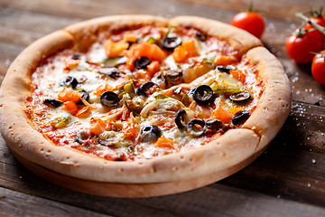 Image showing Pizza with tomato, mushroom and olives