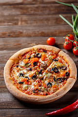 Image showing Pizza with tomato, mushroom and olives