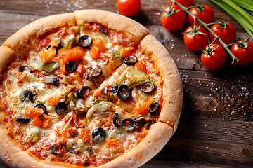 Image showing Pizza with tomato, mushroom and olives