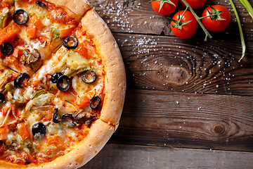 Image showing Vegeterian pizza with mushrooms and olives