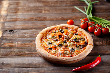 Image showing Pizza with tomato, mushroom and olives