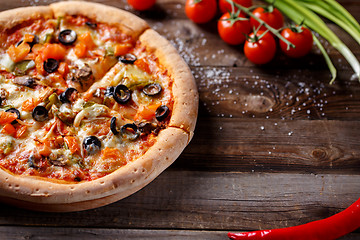 Image showing Vegeterian pizza with mushrooms and olives