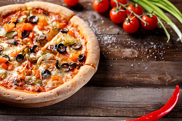 Image showing Vegeterian pizza with mushrooms and olives