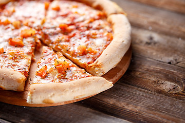 Image showing Delicious italian pizza.