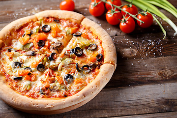 Image showing Pizza with tomato, mushroom and olives