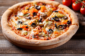 Image showing Pizza with tomato, mushroom and olives