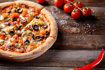 Image showing Vegeterian pizza with mushrooms and olives