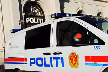 Image showing Norwegian police car in front of police station
