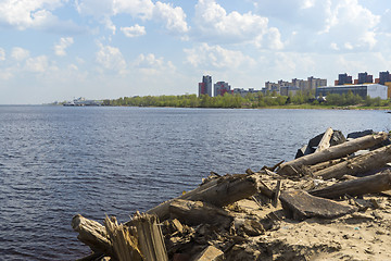 Image showing Cityscape on lake shore