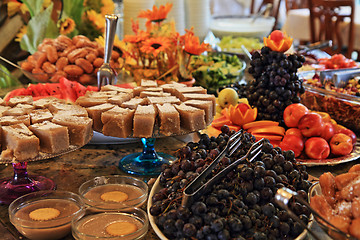 Image showing desserts and grapes fruits