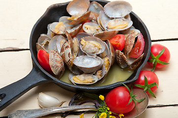 Image showing fresh clams on an iron skillet