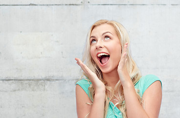 Image showing surprised smiling young woman or teenage girl