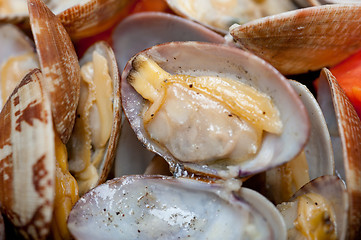 Image showing fresh clams on an iron skillet