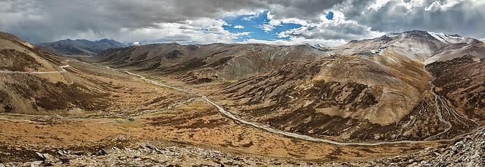 Image showing Mountain pass in Himalayas along the Leh-Manali