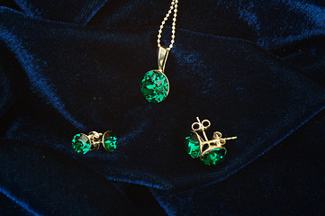 Image showing Pendant and earrings