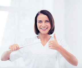 Image showing dentist with toothbrush in hospital