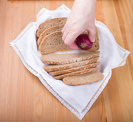 Image showing Freshly baked bread with homespun fabric 