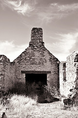 Image showing ruins bw