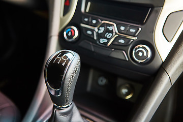 Image showing manual gearbox in the car