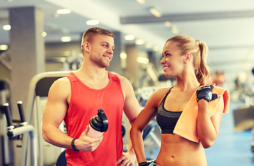 Image showing smiling man and woman talking in gym