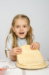 Image showing Girl takes a cake dish pizza