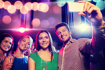 Image showing friends with glasses and smartphone in club