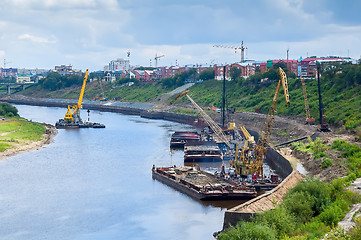 Image showing Floating cranes and pile driving machine on barge